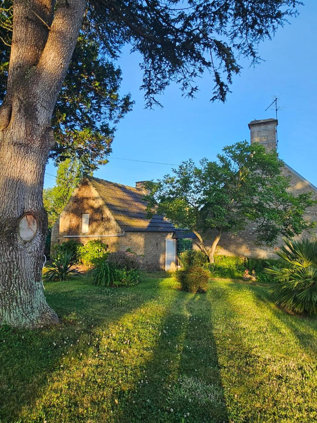 Les 13 Lavoirs D'Antan - Chambre Globe-Trotteur Saint-Pierre-Église Dış mekan fotoğraf